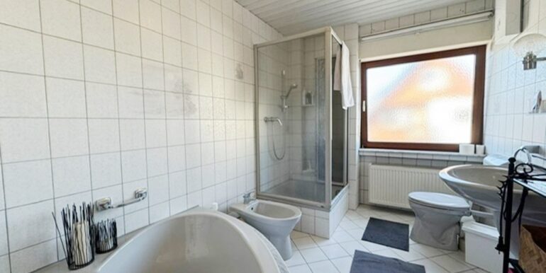 Badezimmer DG