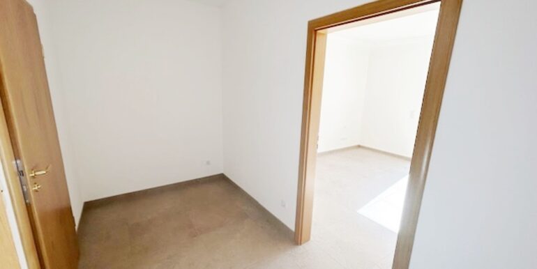 Ankleide mit Blick zum Schlafzimmer