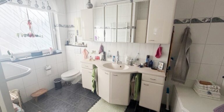 Badezimmer Ansicht 1