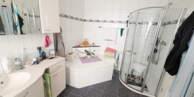 Badezimmer Ansicht 2
