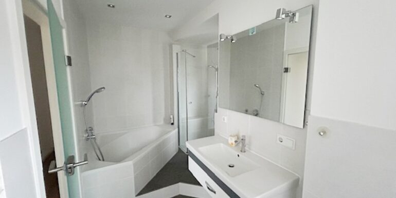 Badezimmer Ansicht 2