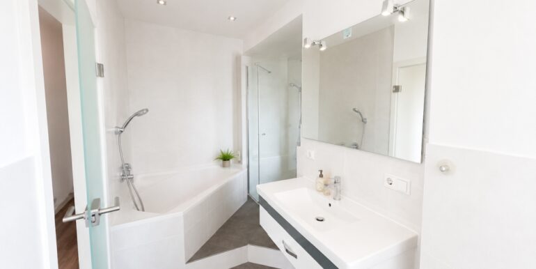 Badezimmer Ansicht 1