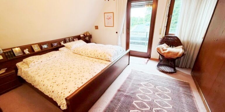 Schlafzimmer DG